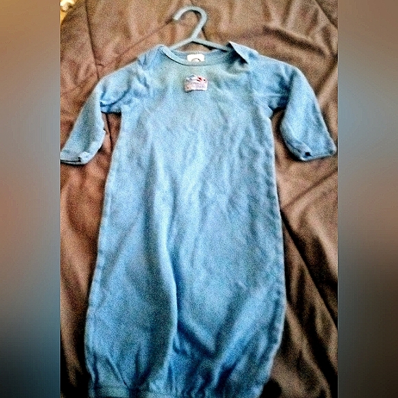 2 Carter's & 1 Gerber size 0-3 Sleeping Gowns - Picture 8 of 10